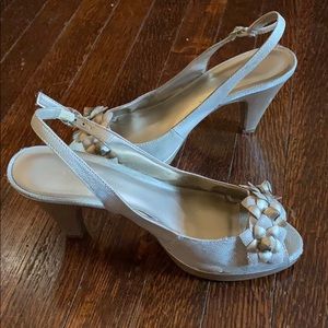 Anne Klein beige shimmer pumps, 7M